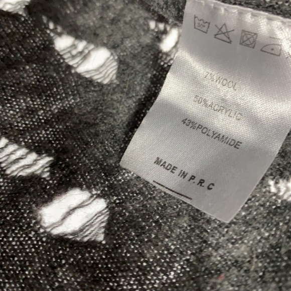 Brandy Melville destructed babydoll sweater - Picture 5 of 6